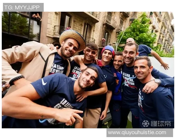 佩德里社交媒体分享与阿尔巴合照表达敬意感慨并肩作战的荣幸